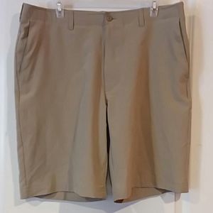Men's size 36 khaki. Stretchy waistband.